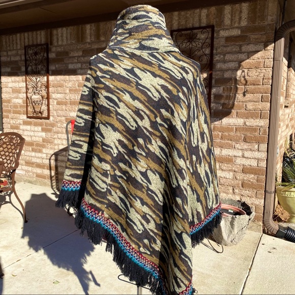 Sweaters - Camo Shawl/Pancho with Frills on End 🪵🍂✨